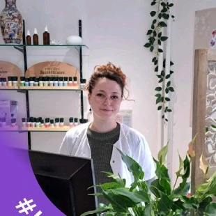 Elodie-Neige Charbonnet dans la droguerie